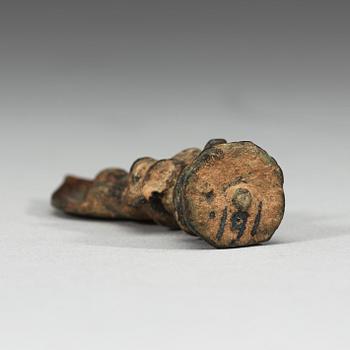 MINIATYR, brons. Troligen Tang dynastin (618-907).