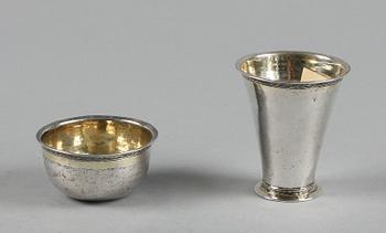 TUMLARE och BÄGARE, silver, Erik Wiberg, Borås, 1777 resp 1763. 48 g.