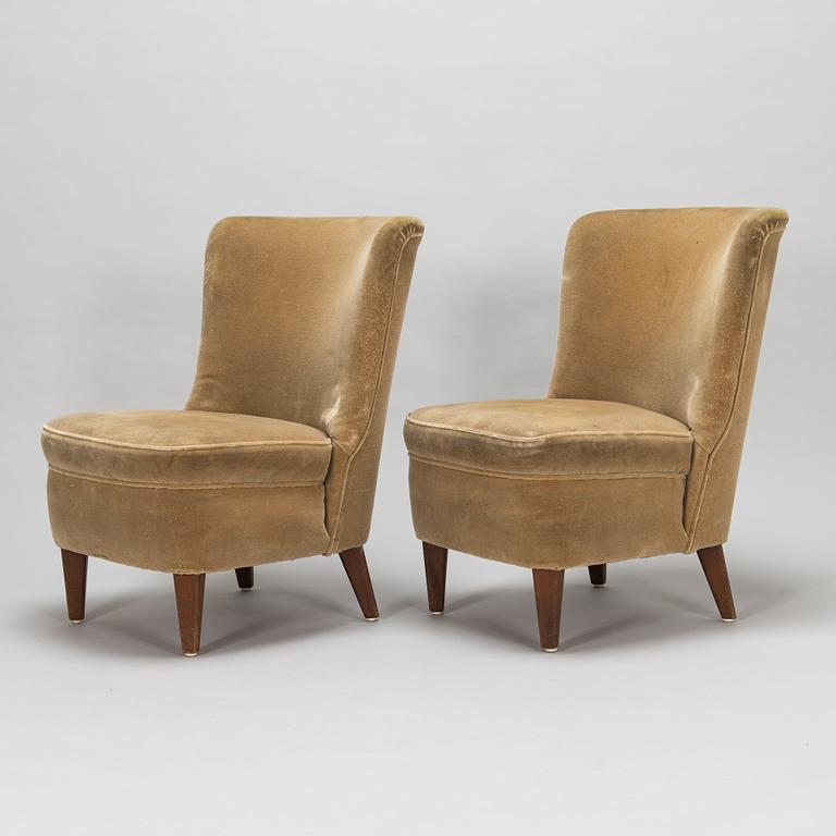 A pair of 1950s armchairs.