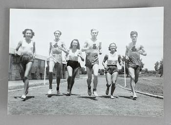 FOTOGRAFIER, 112 st, 1940-tal. Från press, 1900--talets mitt.