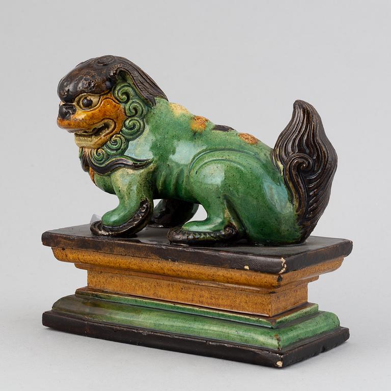 A green and yellow glazed buddhist lion, Qing dynasty, 19th Century.
