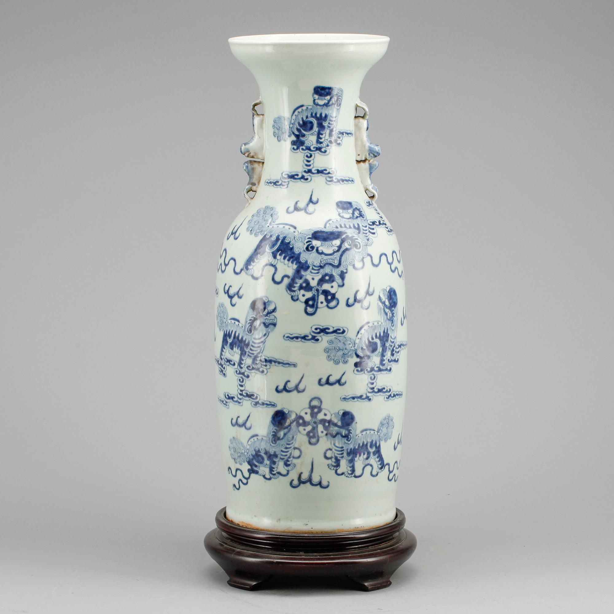 GOLVVAS, porslin, Kina. 1800-tal.