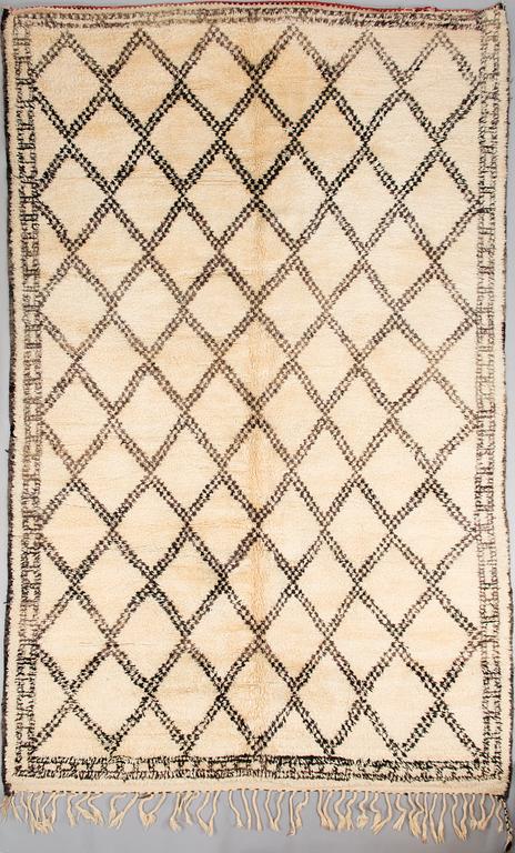 A North African "Beni Quarain" Carpet 139x206 cm.