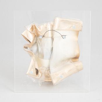 Jan Naliwajko, väggskulptur, plexiglas, signerad och daterad 1996.