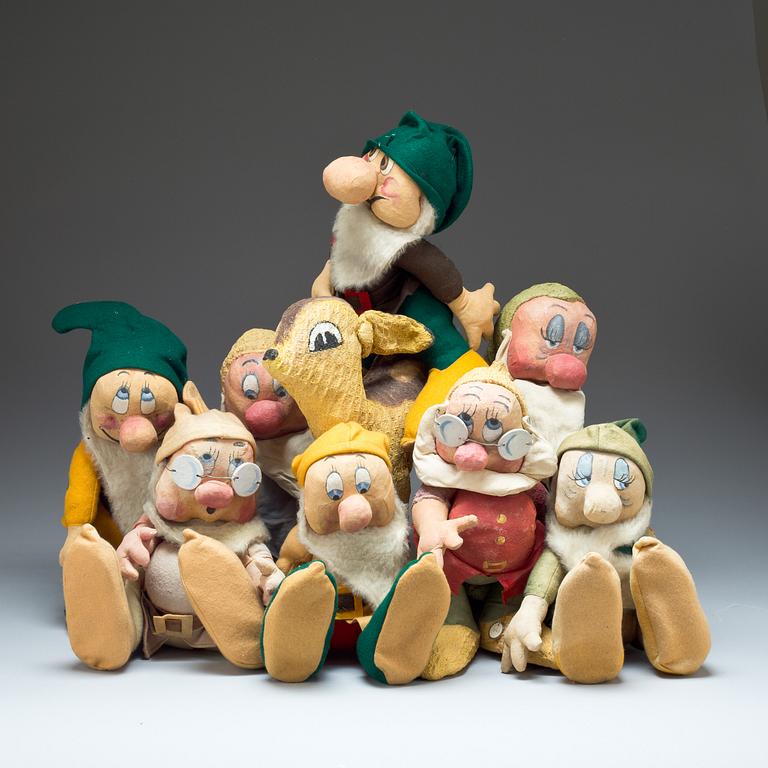 DOCKOR, 9 st, papier-maché och tyg, 1950-tal.
