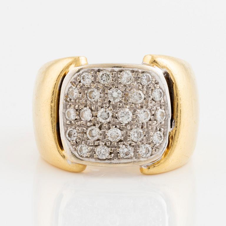 Ring, guld med briljantslipade diamanter.