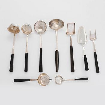 Tillander, Tarjoiluvälineitä, 9 kpl, hopeaa, joista viisi leimattu Matti Honkanen, Helsinki 1955-1962.