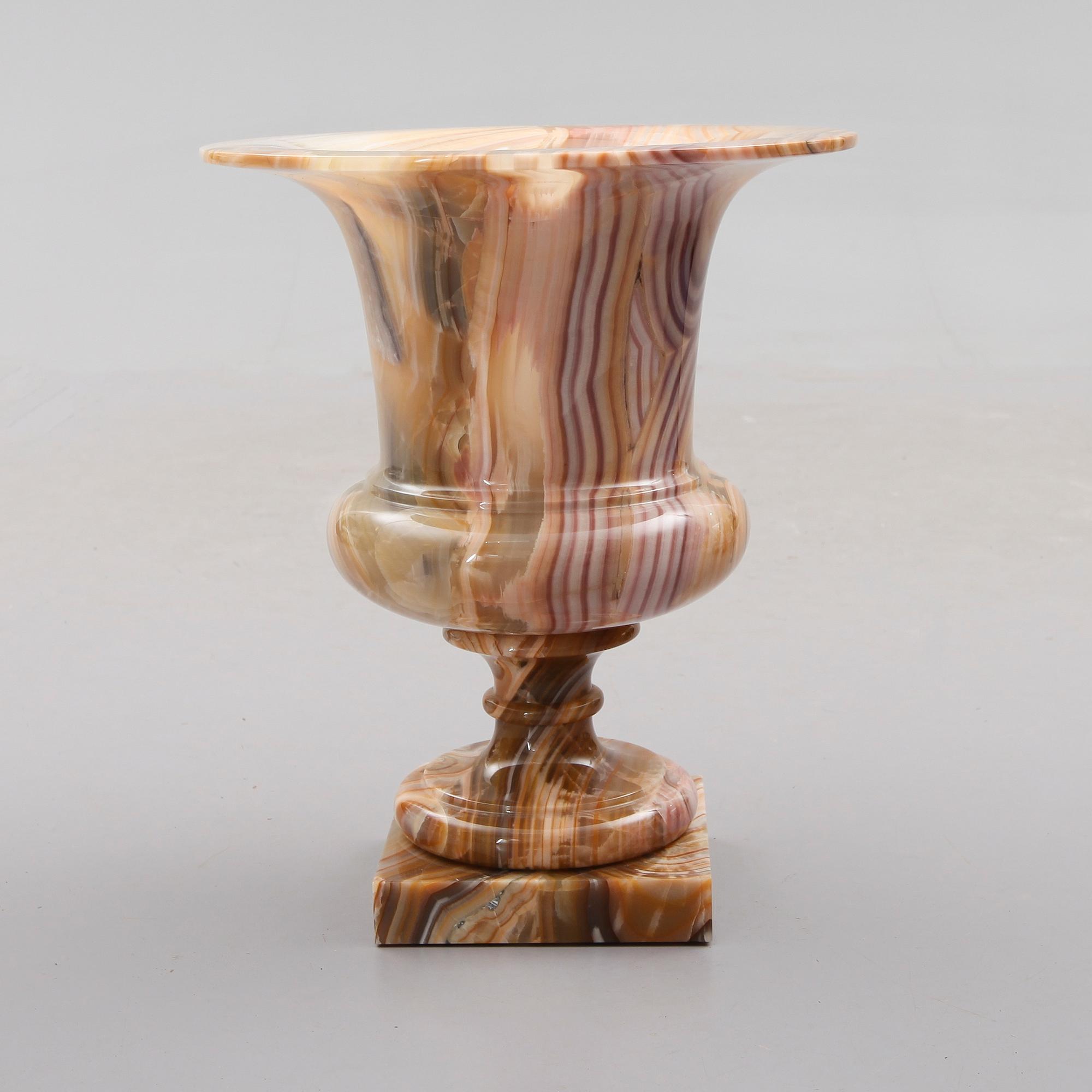 URNA, onyx, 1900-talets andra hälft.