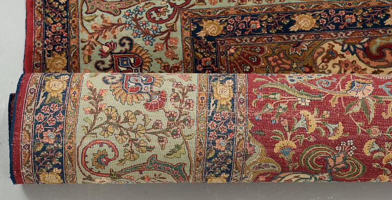 A CARPET, a semi-antique Tabriz, ca 339 x 253,5 cm.