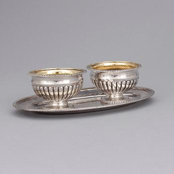 PARSKÅLAR på bricka, silver, Johan Petter Grönvall, Stockholm 1831. Vikt 397 gr.