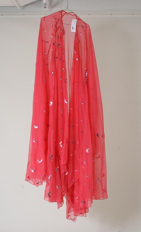 SCENKLÄDER, 4 delar.
Proveniens: Git Gay.