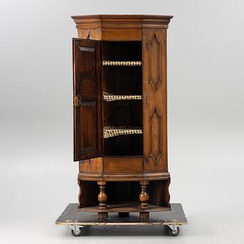 Hörnskåp, barock, 1700-tal.