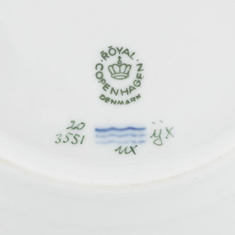 Assiett samt äggkopp, "Flora Danica", Royal Copenhagen, Danmark, 1985-1991.
