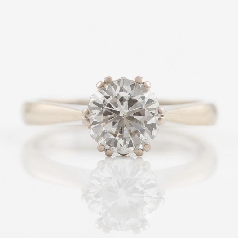 Ring 18K vitguld med en rund briljantslipad diamant.