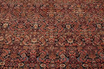 A carpet, an antique Feraghan, ca 579,5 x 234,5 cm.