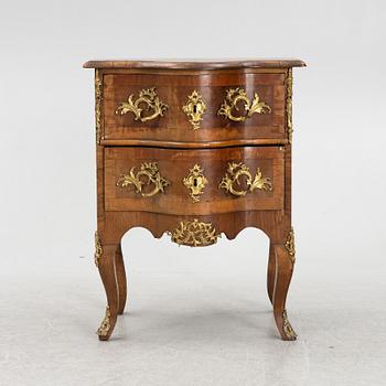 Byrå, rokokostil, 1800-tal.