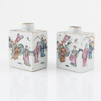 Tedosor, ett par, porslin, Kina, sen Qingdynasti, omkring år 1900.