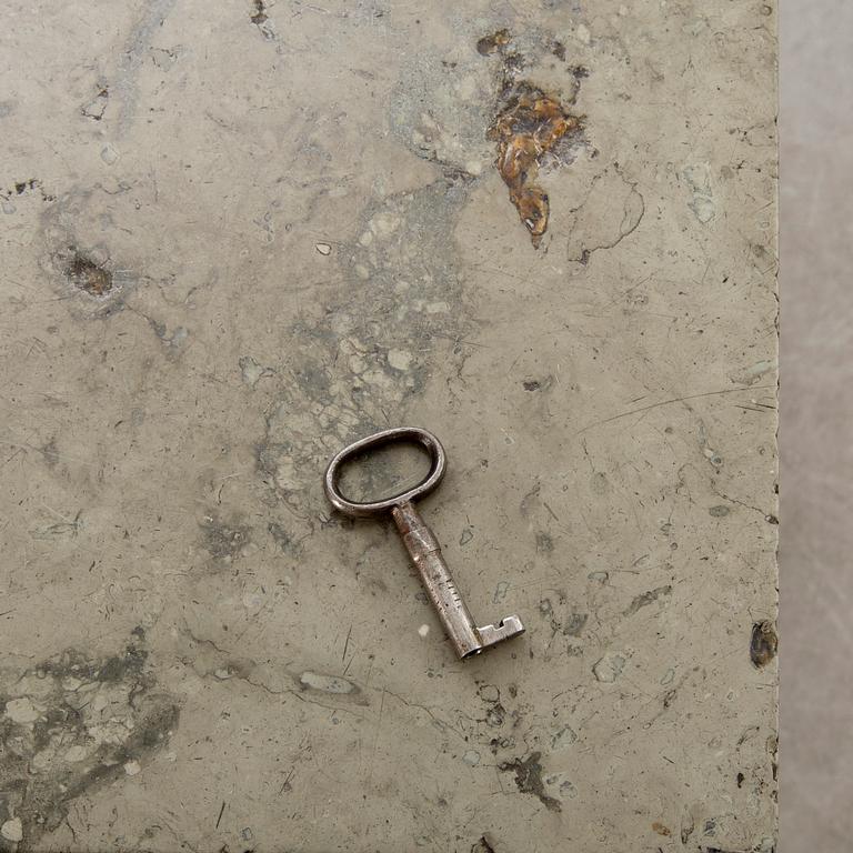 A late gustavian chest of drawers.