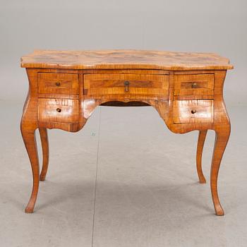 SKRIVBORD, rokokostil, troligen Italien 17/1800-tal.
