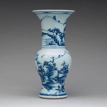 A blue and white Yenyen vase, late Qing dynasty  (1644-1912).