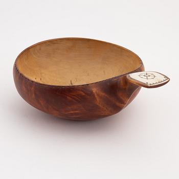 A birch milk bowl by Esse Poggats signed, before 1963.