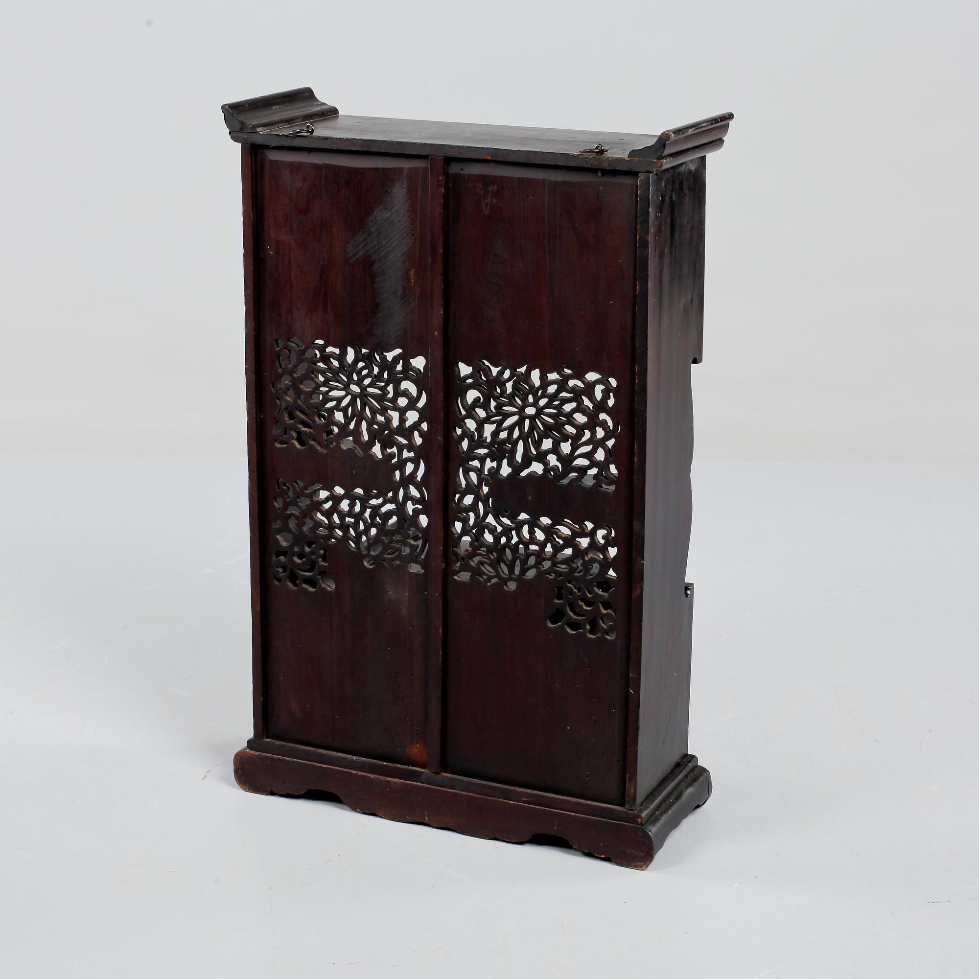 SKÅP, orientaliskt, 1900-talets första hälft.
