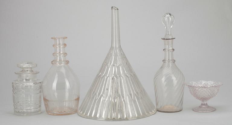 PARTI GLAS, 19 delar, bl.a. Karhula och Notsjö, Finland, 1800-tal samt sekelskiftet 1800/1900.