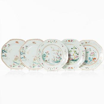 Tallrikar, fem stycken, porslin, Kina, Qingdynastin, 1700-tal.