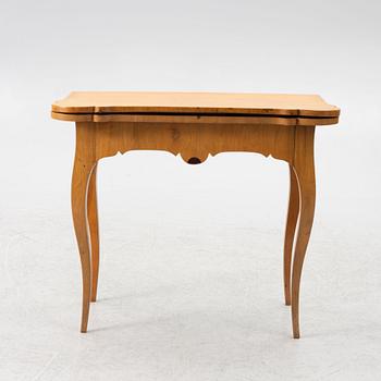 Game table, 19th century.