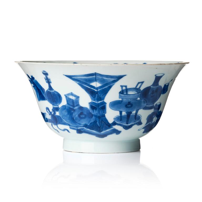 A blue and white bowl, Qing dynasty, Kangxi (1662-1722).