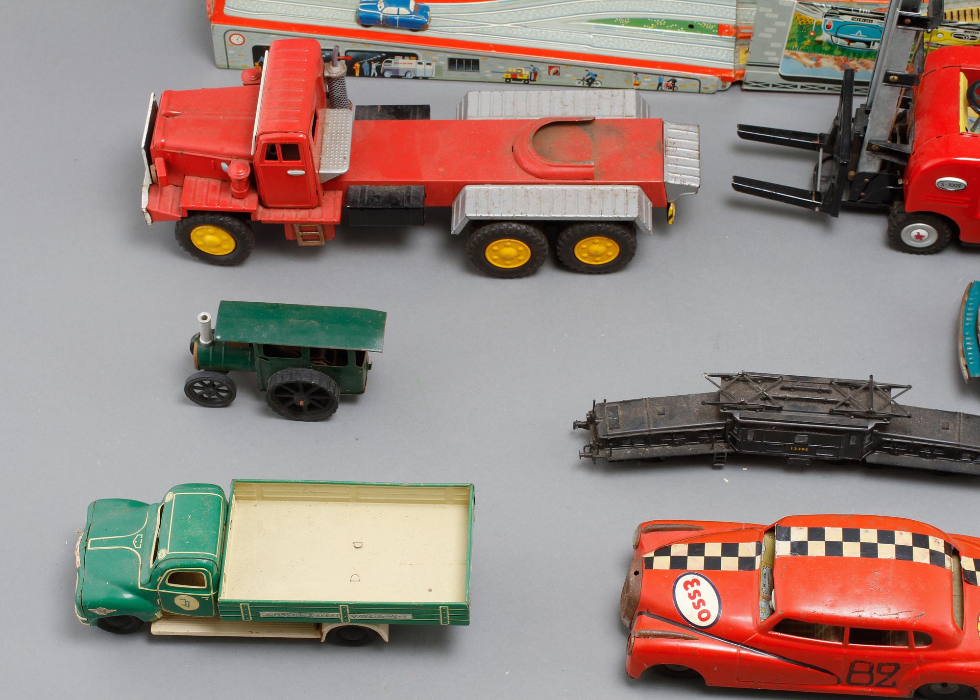 PARTI LEKSAKER, 10 delar, Japan, Tyskland samt England, 1900-tal.