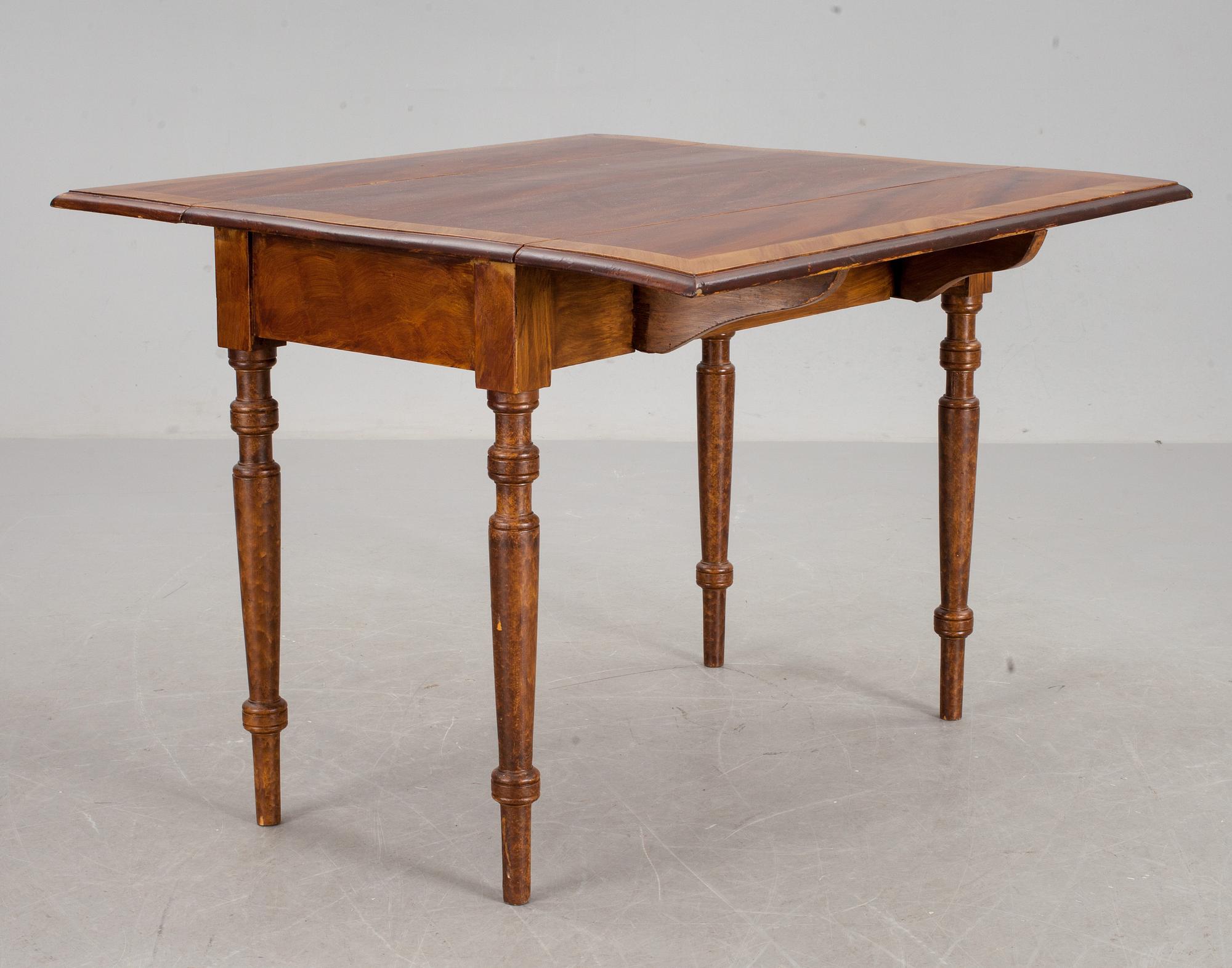 KLAFFBORD MED LÅDA, 1800-talets slut.