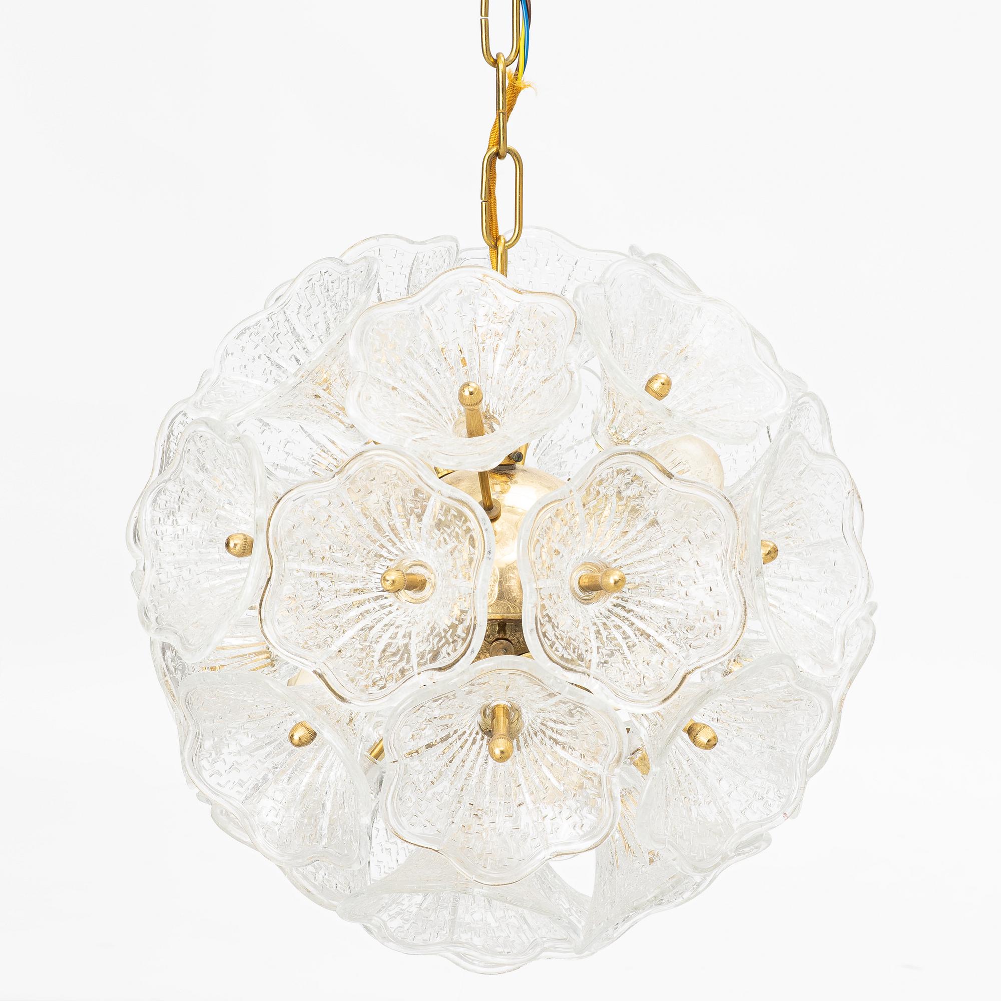 A ceiling lamp from the latter half of the 20th century.