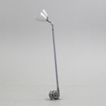 VÄGGLAMPA, "Triplex-pendel", Johan-Petter Johansson, omkring 1900-talets första hälft.