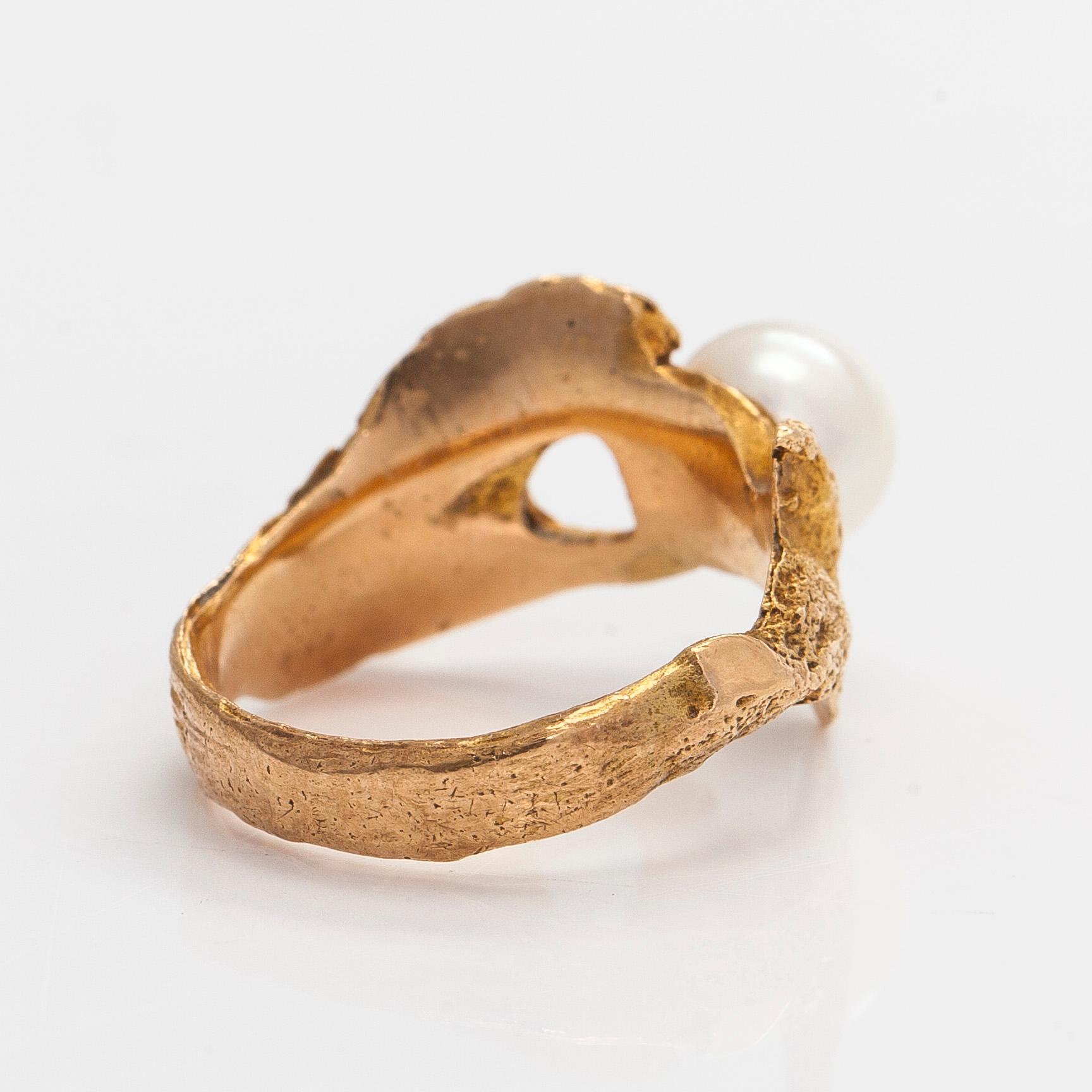 Björn Weckström, sormus, 14K kultaa ja viljelty helmi. Lapponia 1969.