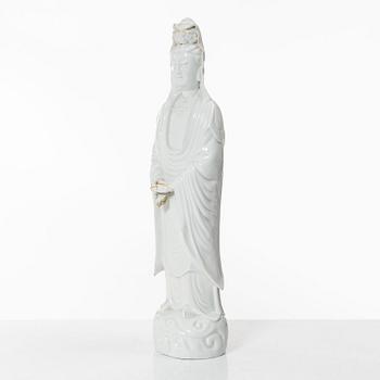 A Chinese blanc-de-Chine porcelain figure of Guanyin, Qing dynasty (1644-1912.