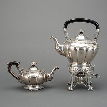 TEKÖK, TEKANNA och KAFFEKANNA, silver. Tostrup, Oslo. 1900-talets början. Vikt ca 2300 gram.