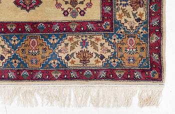 A 'Karistan' carpet, Romania, 275 x 182 cm.
