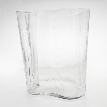 Alvar Aalto, vase, 3031, signed Alvar Aalto for Iittala 1960s.
