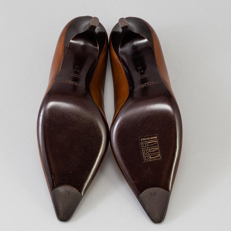 A pair of pumps by  Ralph Lauren, in size 39.