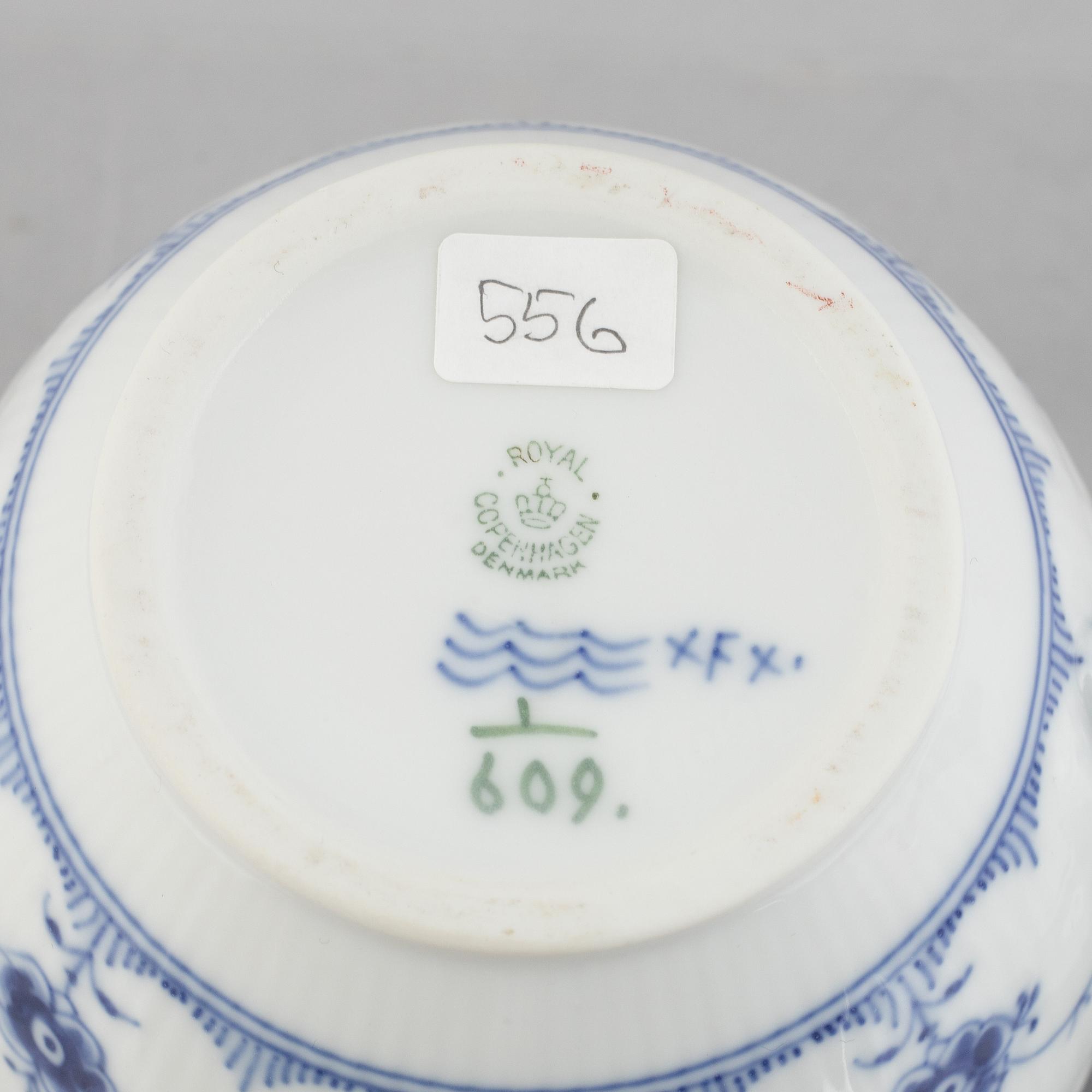 A 'Blue Fluted half lace' / 'Musselmalet' porcelain teapot, Royal Copenhagen, model 259, post 1923.