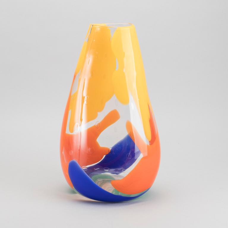 A HUGE BERIT JOHANSSON GLASS VASE, "Glowing fields", Pauly & Cia, Murano, signed and numbered 001/99.