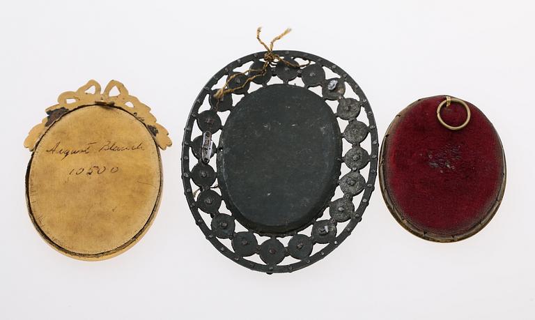 MINIATYRMÅLNINGAR, 3 st, ben resp papper, tidigt till sent 1800-tal.