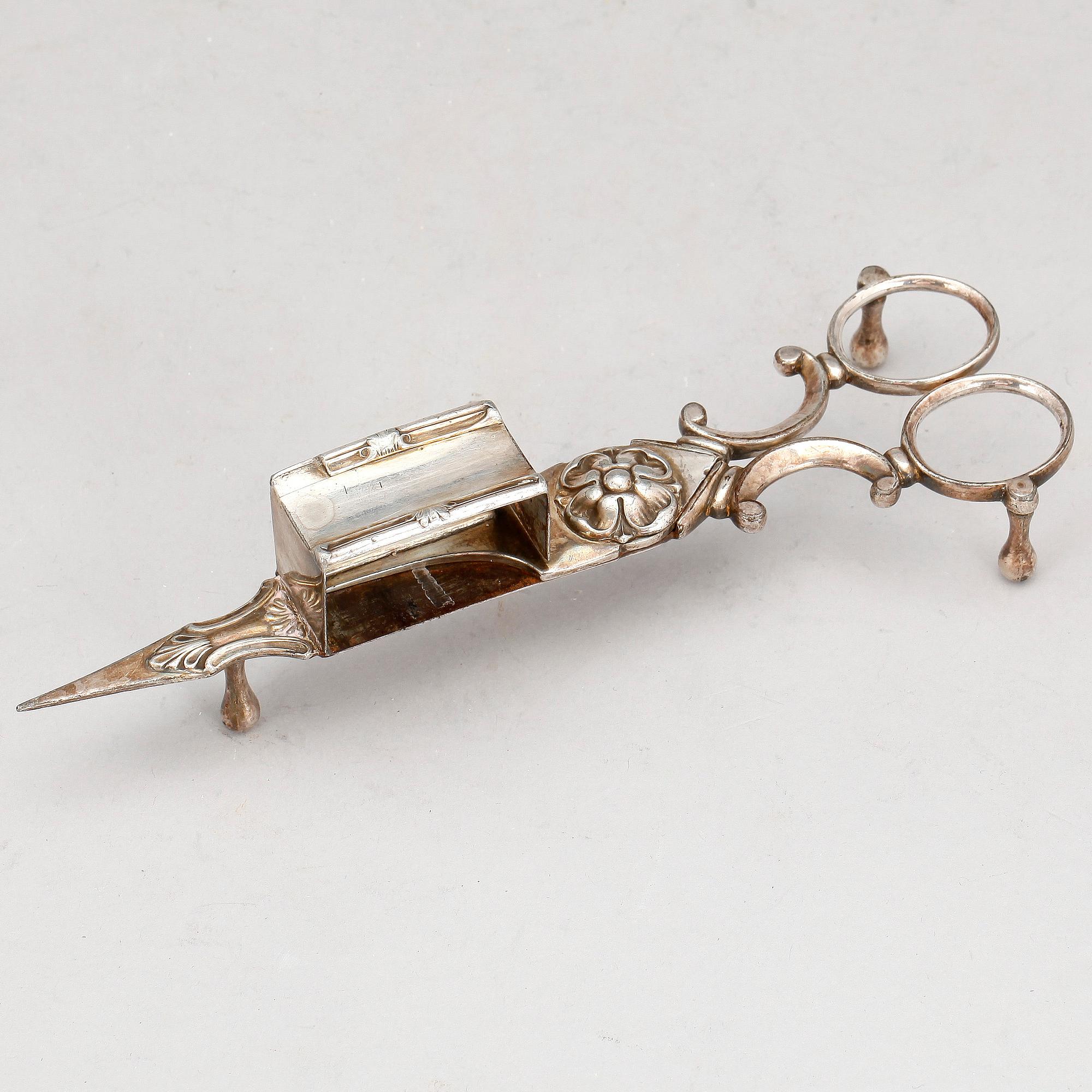 LJUSSAX, argent haché, otydliga stämplar, 1700/1800-tal.