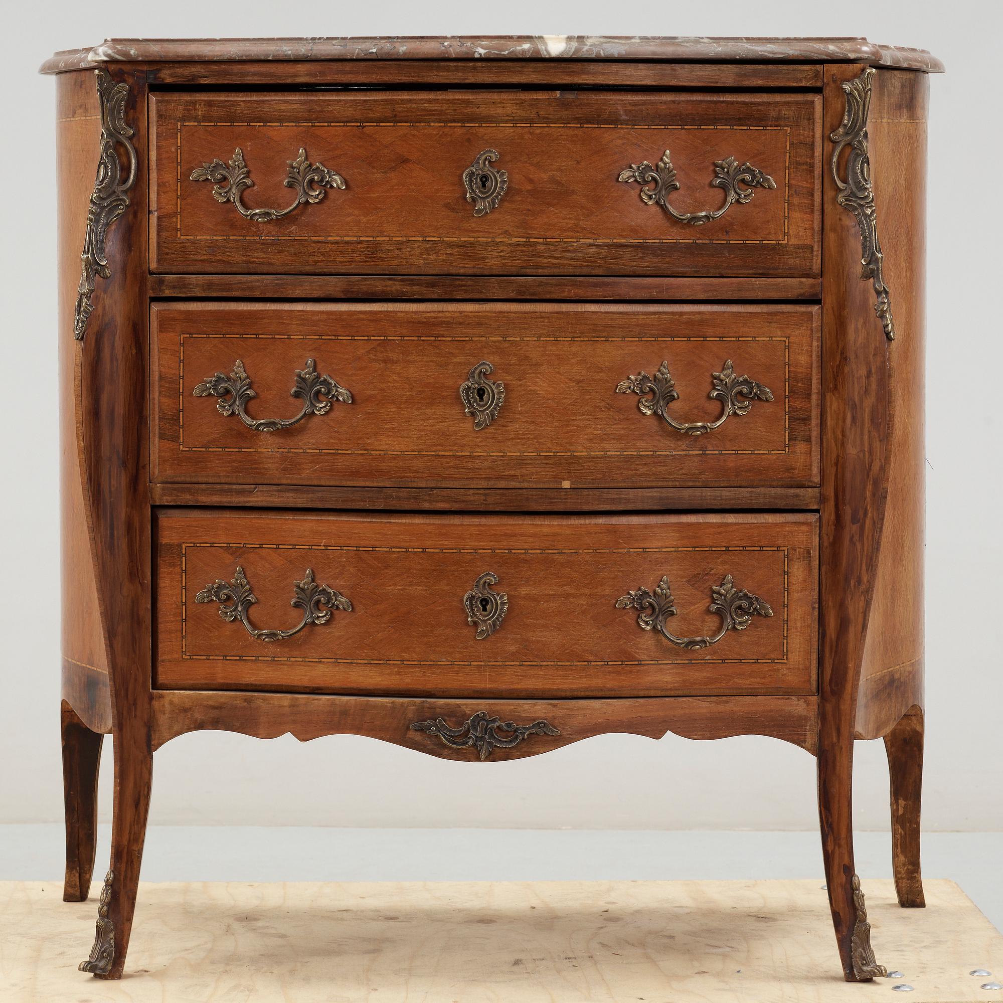 BYRÅ, Louis XV-stil, 1900-talets första hälft.