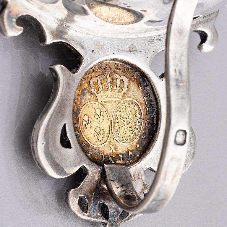 An 18th century French parcel-gilt silver tasse du vin (wine taster).