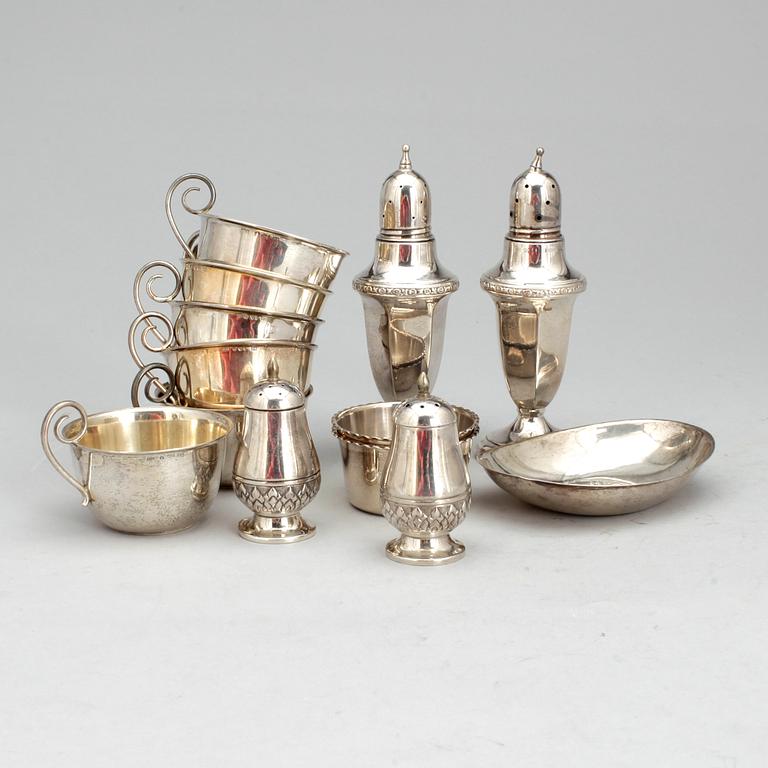 PARTI SILVER, 13 delar, bla Guldsmedsaktiebolaget, Stockholm, 1900-tal. Vikt ca 495 gram.