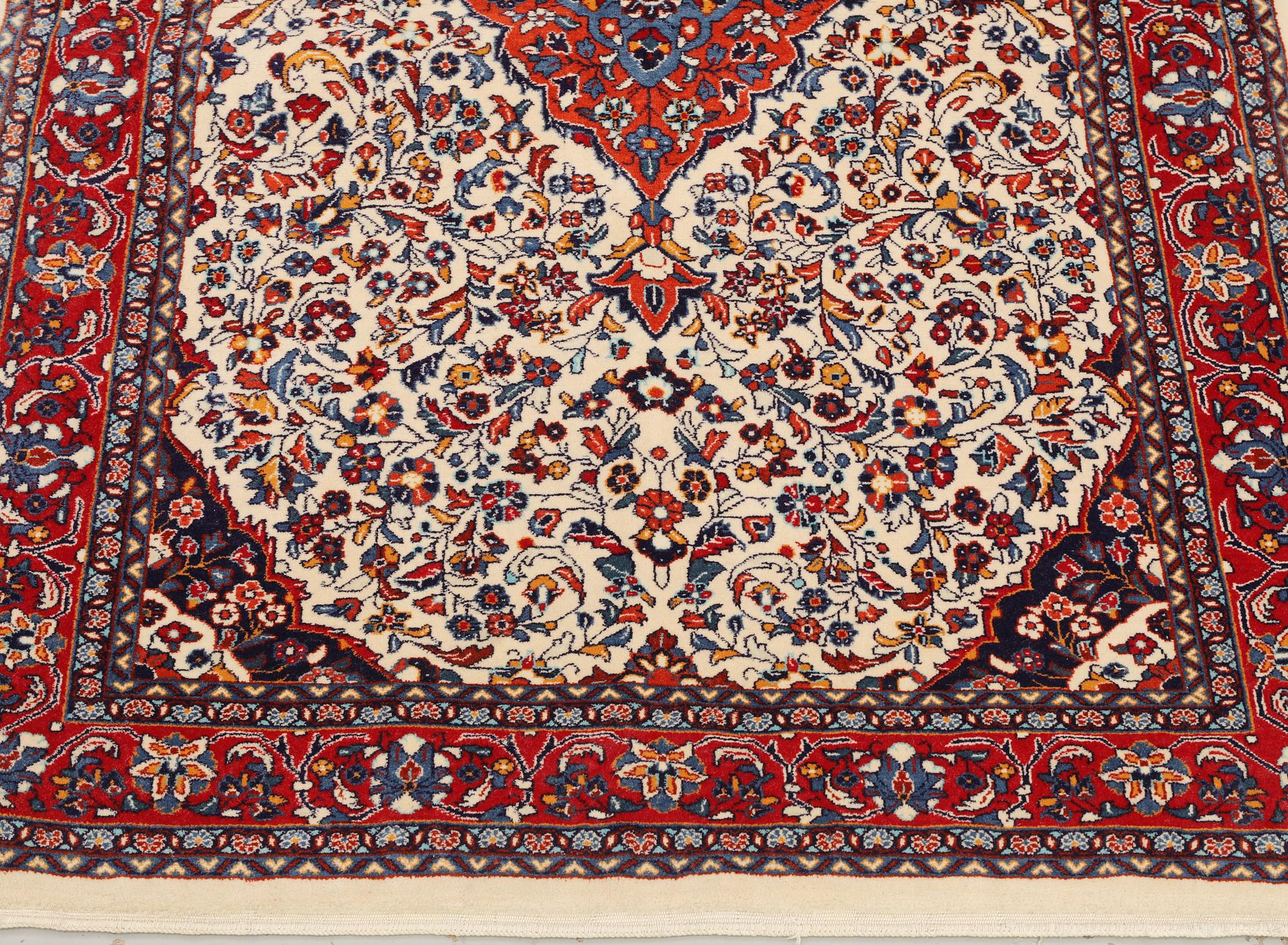A Sarouk rug, approx. 152 x 105 cm.
