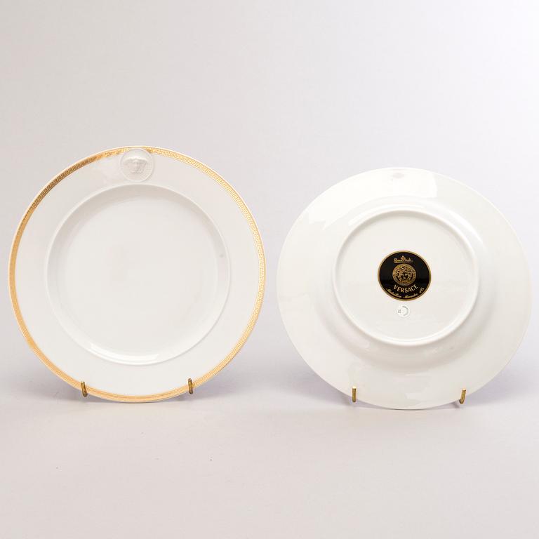 VERSACE Ikarus, Médaillon Méandre d'Or 2 + 2 porcelain plates with a coffee cup by Rosenthal.