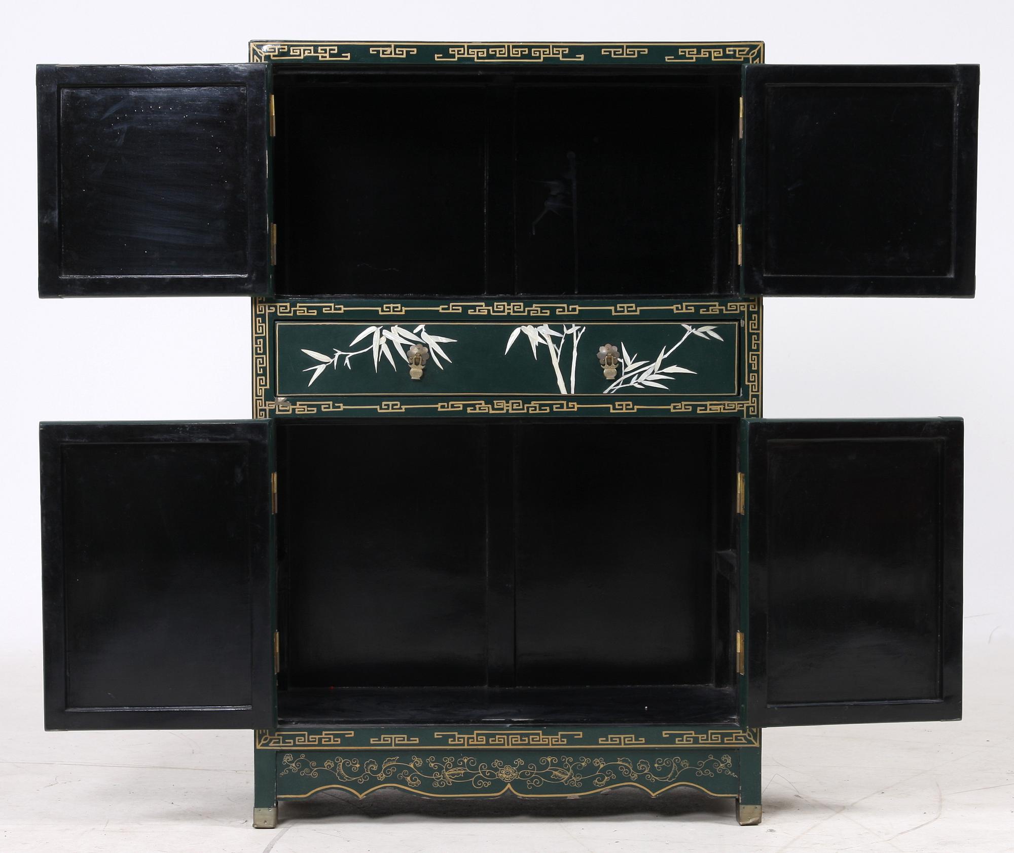 SKÅP, orientalisk, 1900/2000-tal.